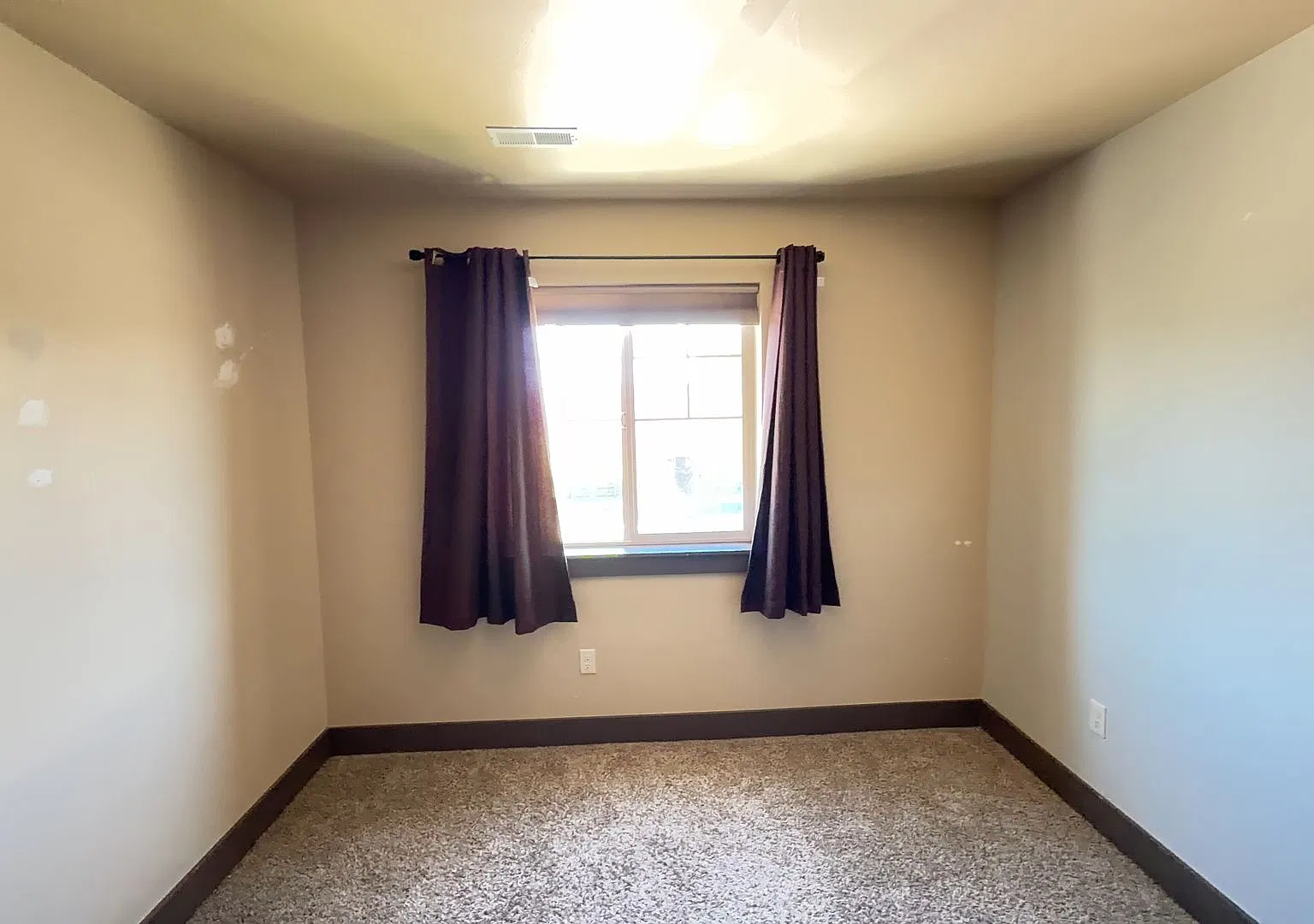Spacious 4-Bedroom, 2.5-Bath End-Unit Townhome with Garage Great Location! — Photo 4