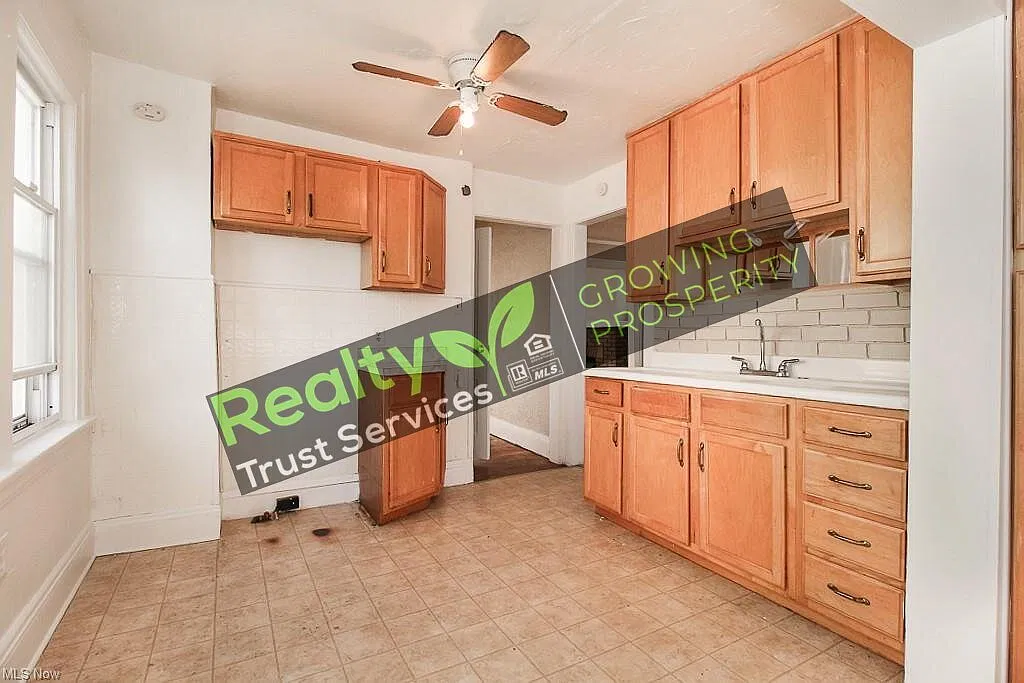 4730 Blythin Rd, Garfield Heights — Photo 4