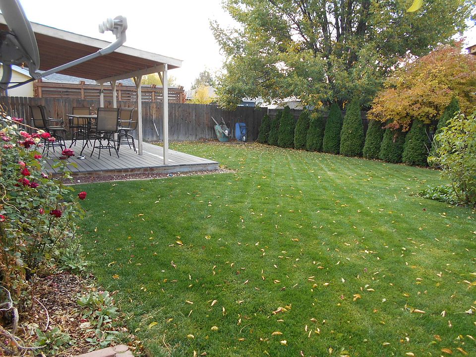 1st image of 652 NW Green Forest Cir