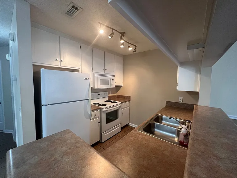 205 Wakefield Way — Photo 3