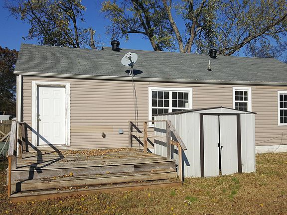 3rd image of 192 Moore Ave