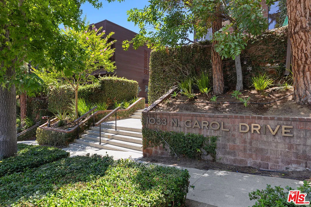 2 bed, 2.5 bath, 1579 sqft, $7,950 — Photo 2