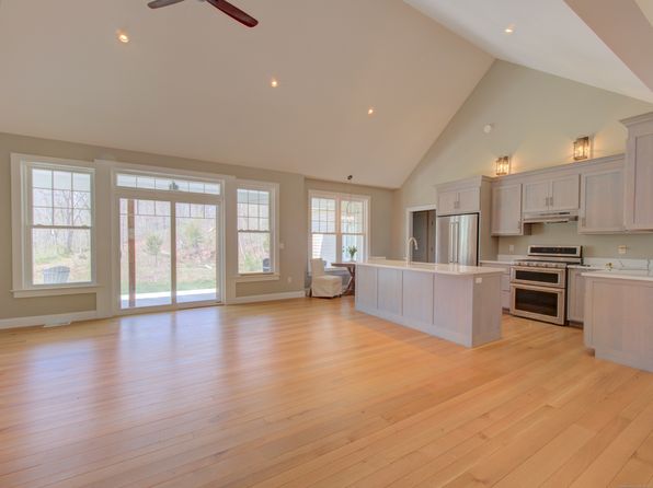 303 Cossaduck Hill Rd, North Stonington, CT 06359