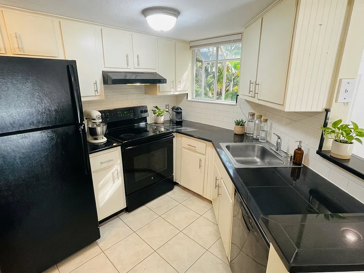 2 bed, 864 sqft, $1,400 — Photo 2