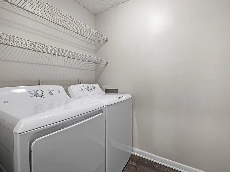 Sunstone Apartments — Photo 26