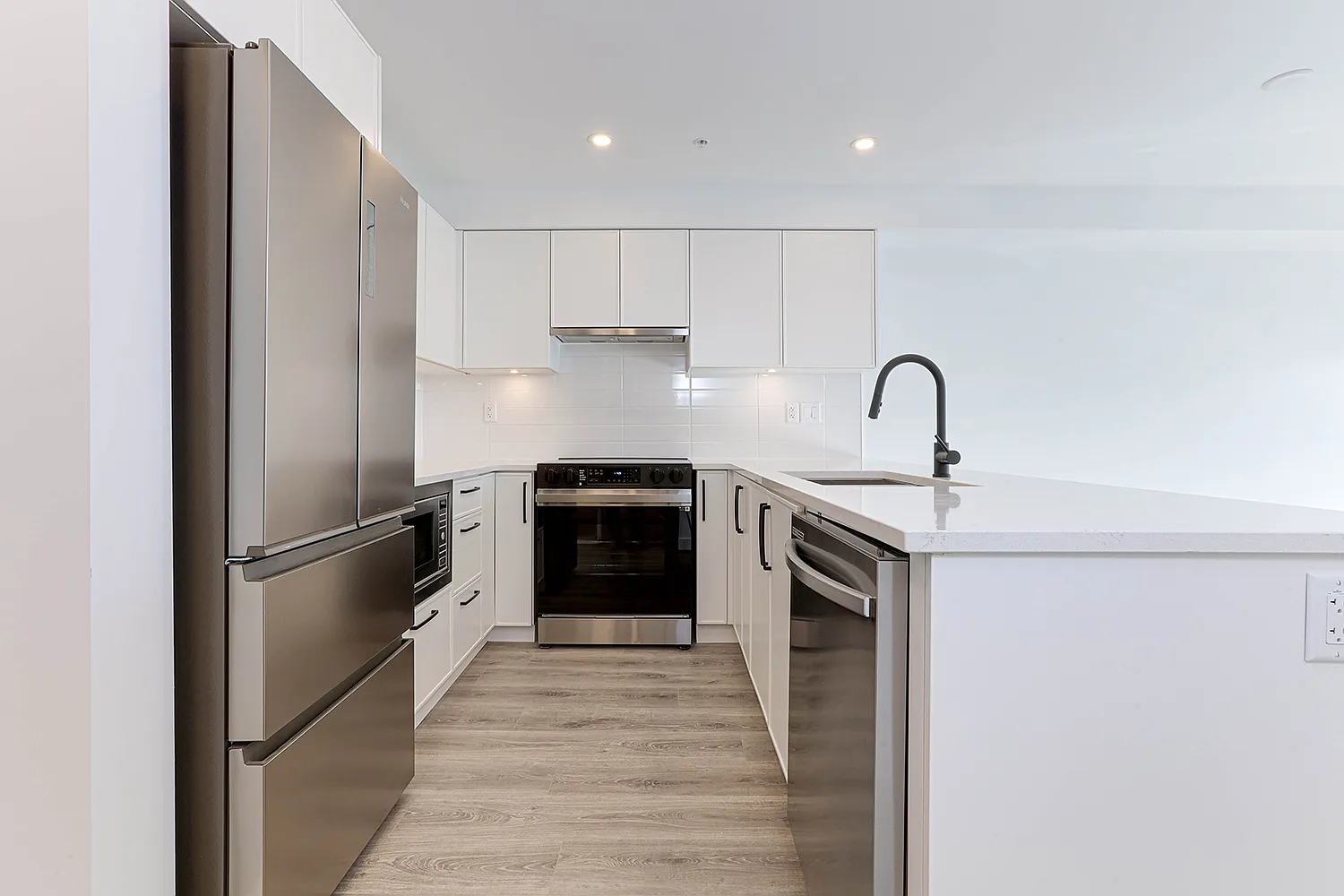 1 bed, 652 sqft, $1,950 — Photo 2