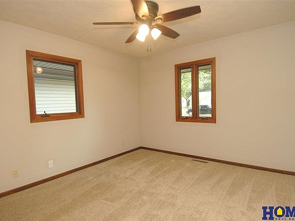 4th image of 1227 Sunrise Dr