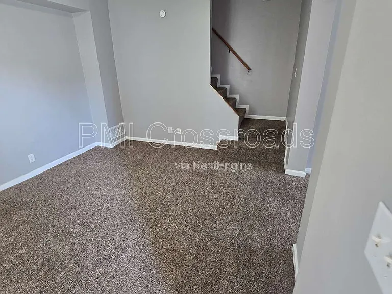 153 S Cypress Ave — Photo 25