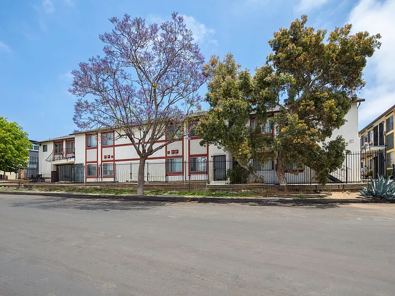 3 bed 2 bath in the heart of San Diego — Photo 9