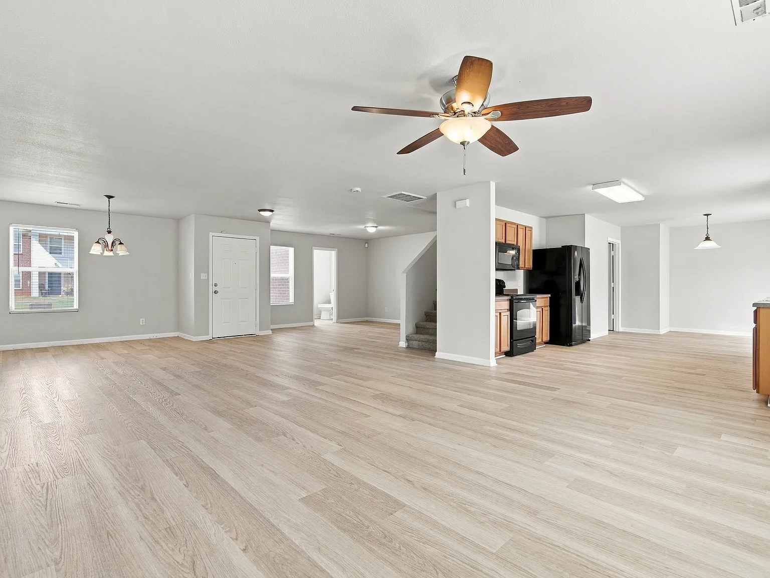 4 bed, 2548 sqft, $1,800 — Photo 3