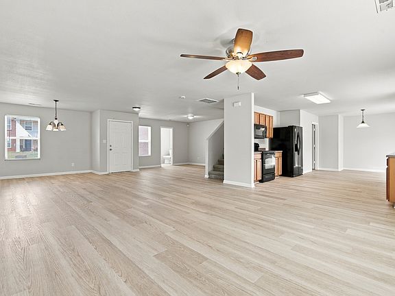 3rd image of 155 Bayside Ln