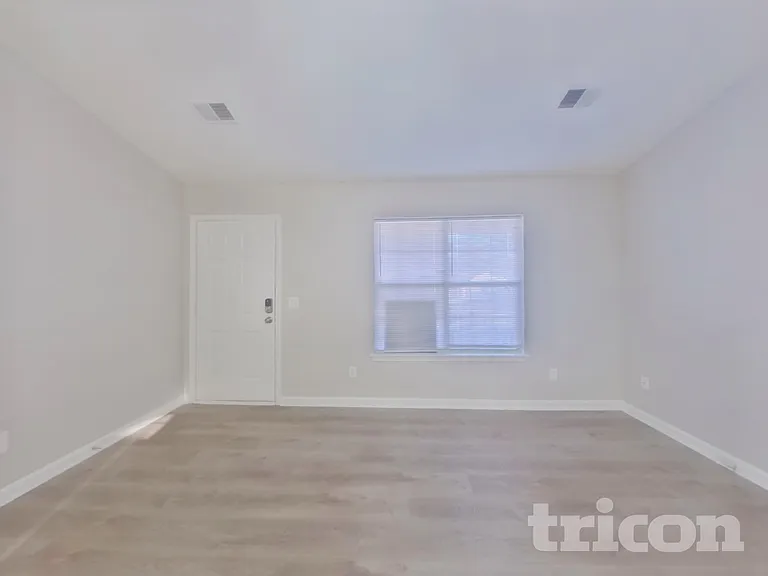 173 Burma Rd — Photo 2