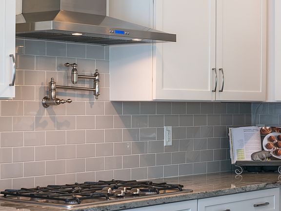 4th image of 522 Margaret St