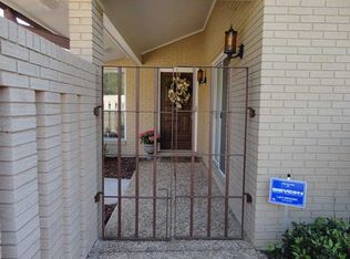 806 Bay Cliffs Rd, Gulf Breeze, FL 32561