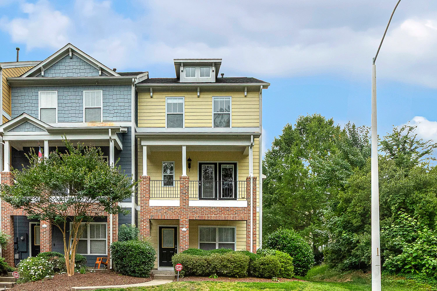 2 bed, 2.5 bath, 1878 sqft, $2,100 — Photo 2
