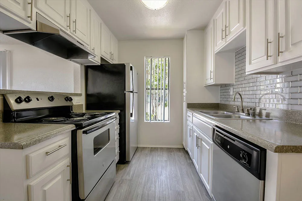 Summit Apartments — Photo 1
