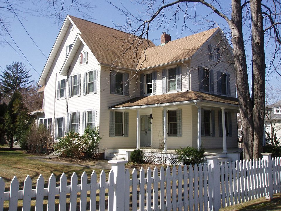 1st image of 28 Caroline Ave