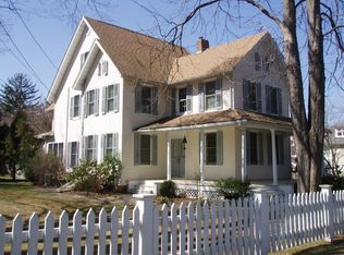 28 Caroline Ave, Setauket, NY 11733