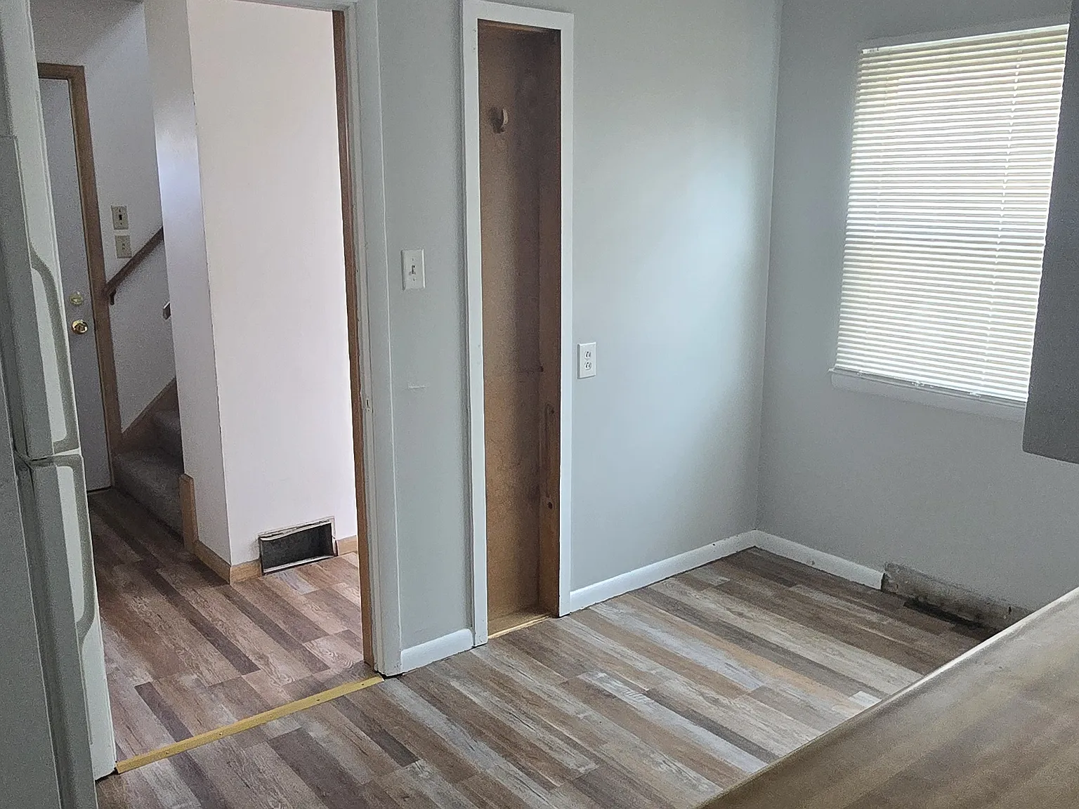 2 bed, 1000 sqft, $1,300 — Photo 2
