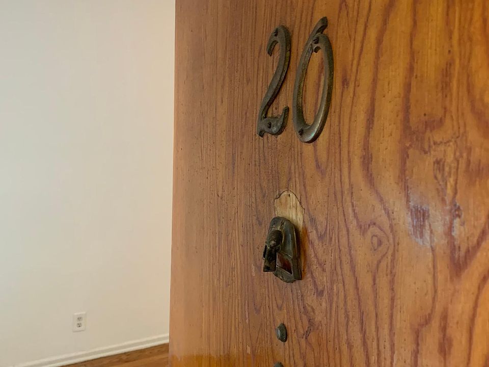1st image of 1138 S La Cienega Blvd #20