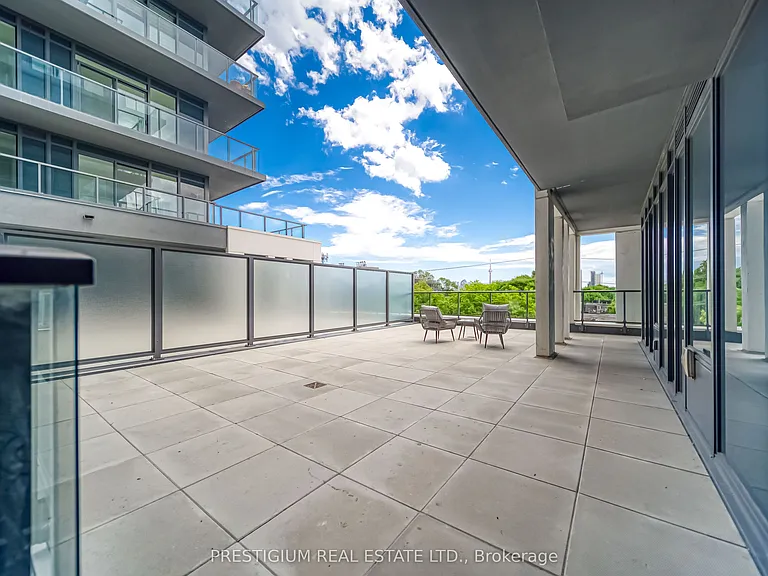 500 Dupont St #303 — Photo 24