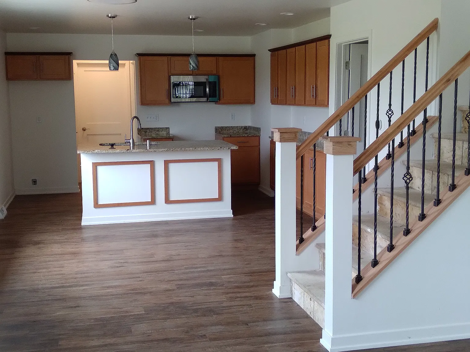 4 bed, 2400 sqft, $3,995 — Photo 3