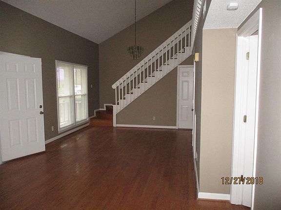 4th image of 750 Acorn Dr