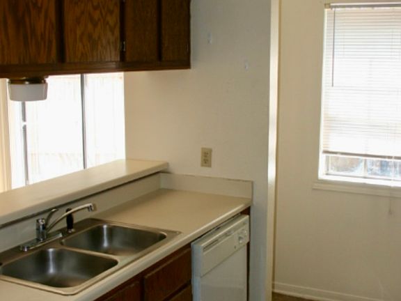 5th image of 1807 Woodsman Dr #A