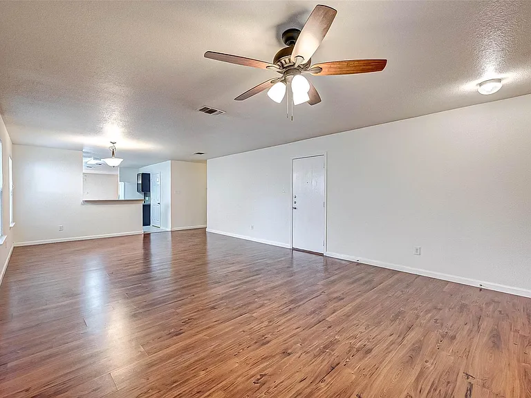 7910 Raven Creek Ln — Photo 8
