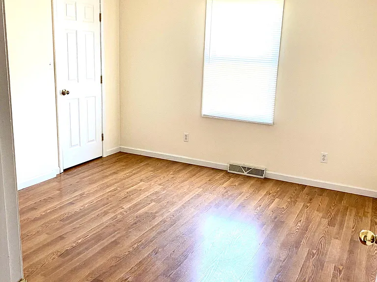 633 Oakbrook Ave — Photo 10