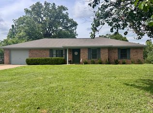 2011 Court Dr, Palestine, TX 75803