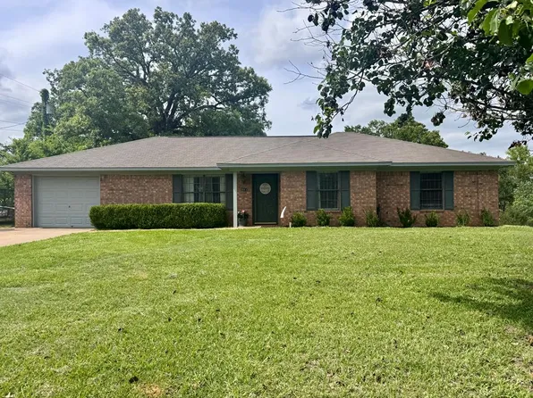 2011 Court Dr, Palestine, TX 75803