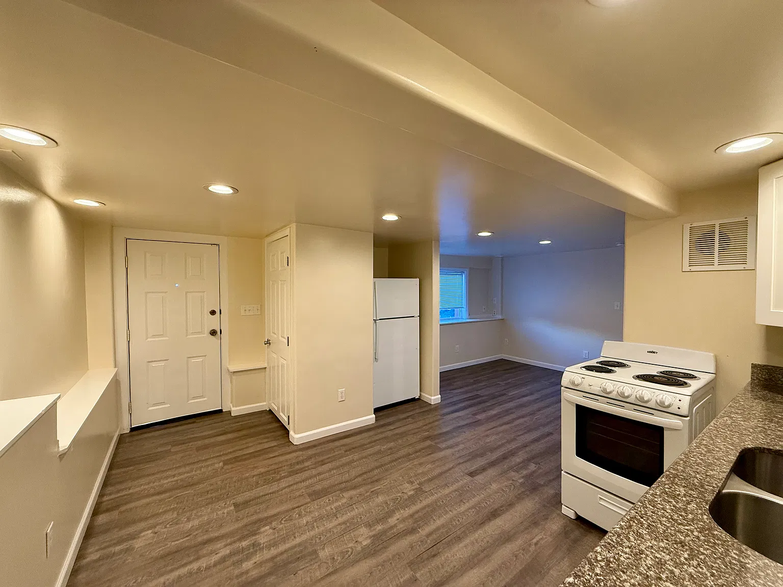 3513 S Genesee St — Photo 3