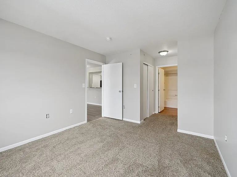 Somerset Place Apartments — Photo 38