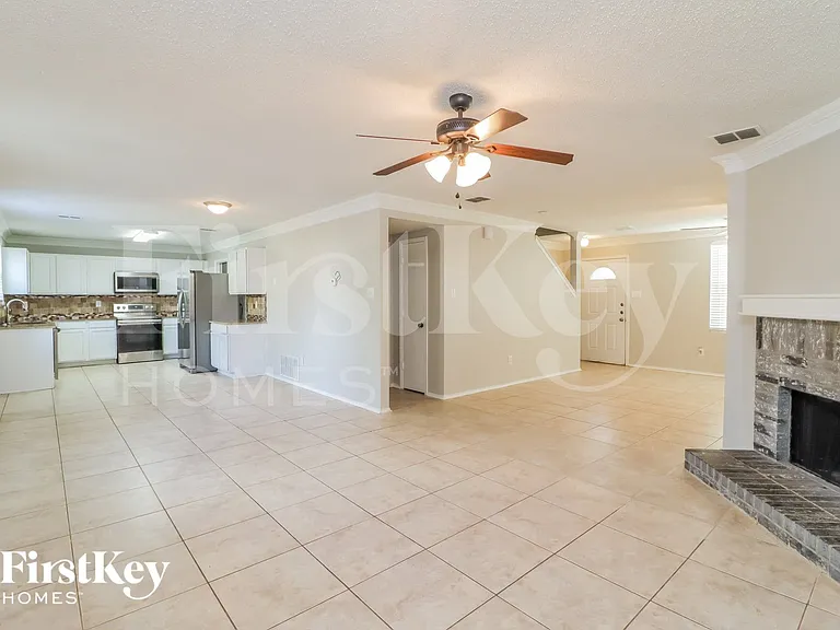 3900 Golden Horn Ln — Photo 2