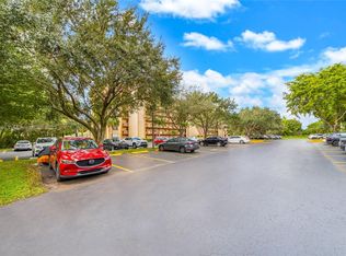 3001 W Rolling Hills Cir APT 406, Davie, FL 33328