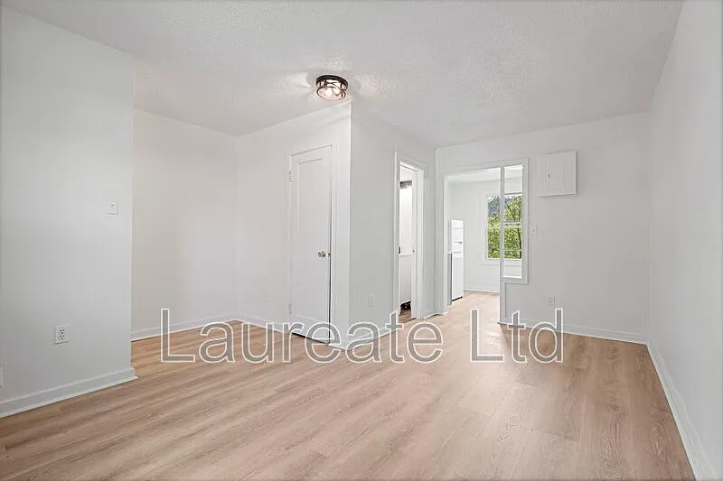 Studio, 1.0 bath, 300 sqft, $895 — Photo 4