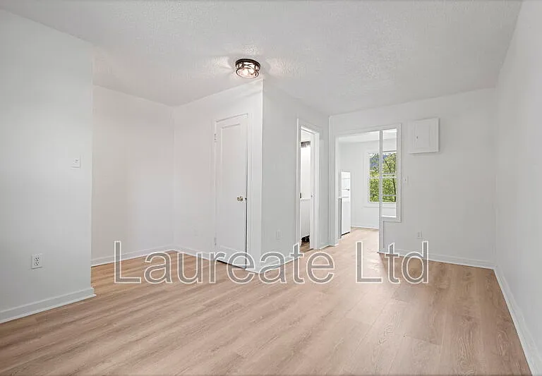 2631 W Pikes Peak Ave — Photo 4