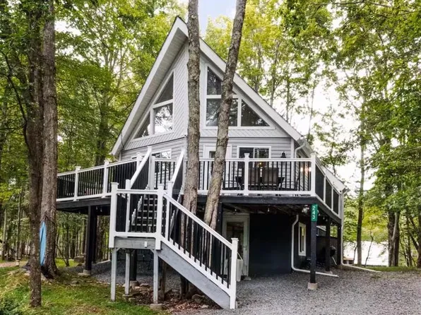 243 Trout Creek Dr, Pocono Lake, PA 18347