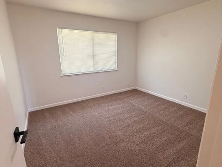 Dixon Townhouse — Photo 51