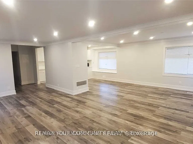 953 Yonge St — Photo 4