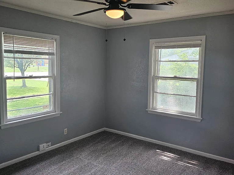 1407 N Phoenix Ave — Photo 5
