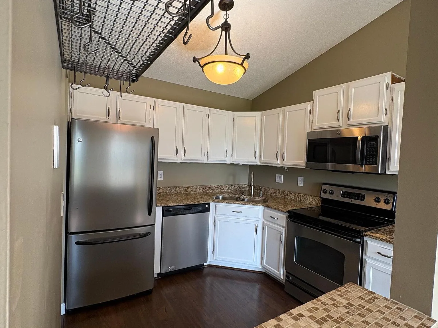 2 bed, 2.0 bath, 1624 sqft, $2,100 — Photo 4