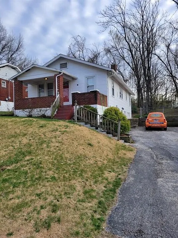 12 Bernhardt Ave photo 1