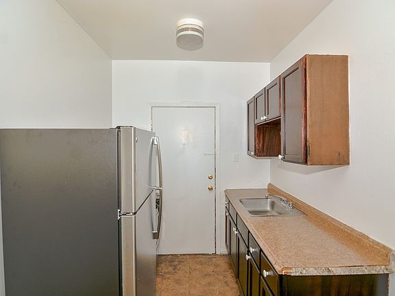 2nd image of 933 W Sunnyside Ave #S4