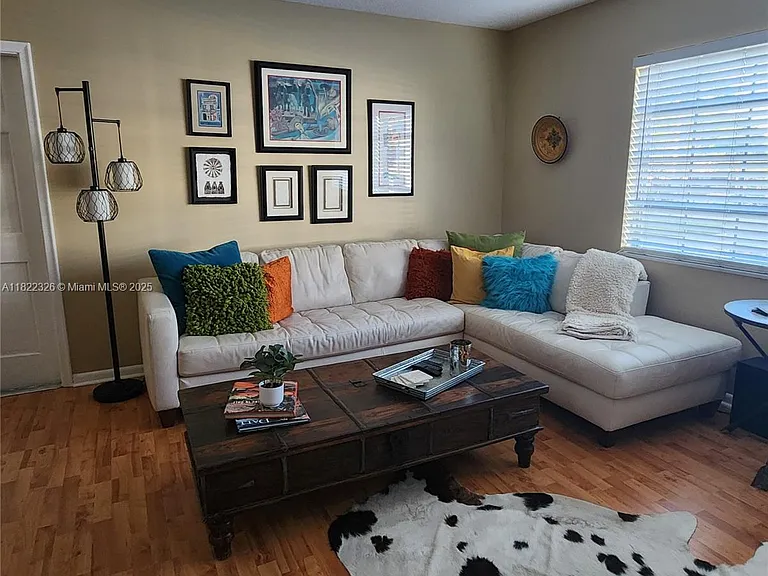 2424 NE 9th St #212 — Photo 7