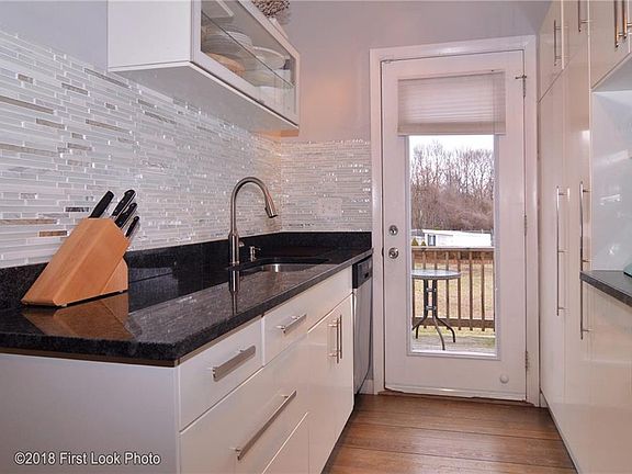 3rd image of 61 Ashton St