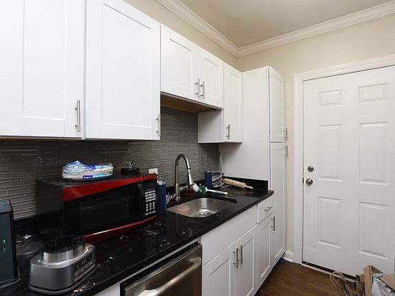 3rd image of 3815 N Greenview Ave #E2