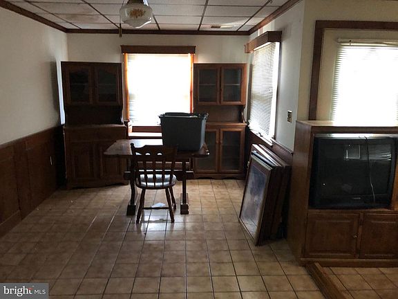 5th image of 320 Lorewood Ave