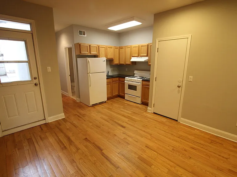 1609 Bainbridge St #1 — Photo 2
